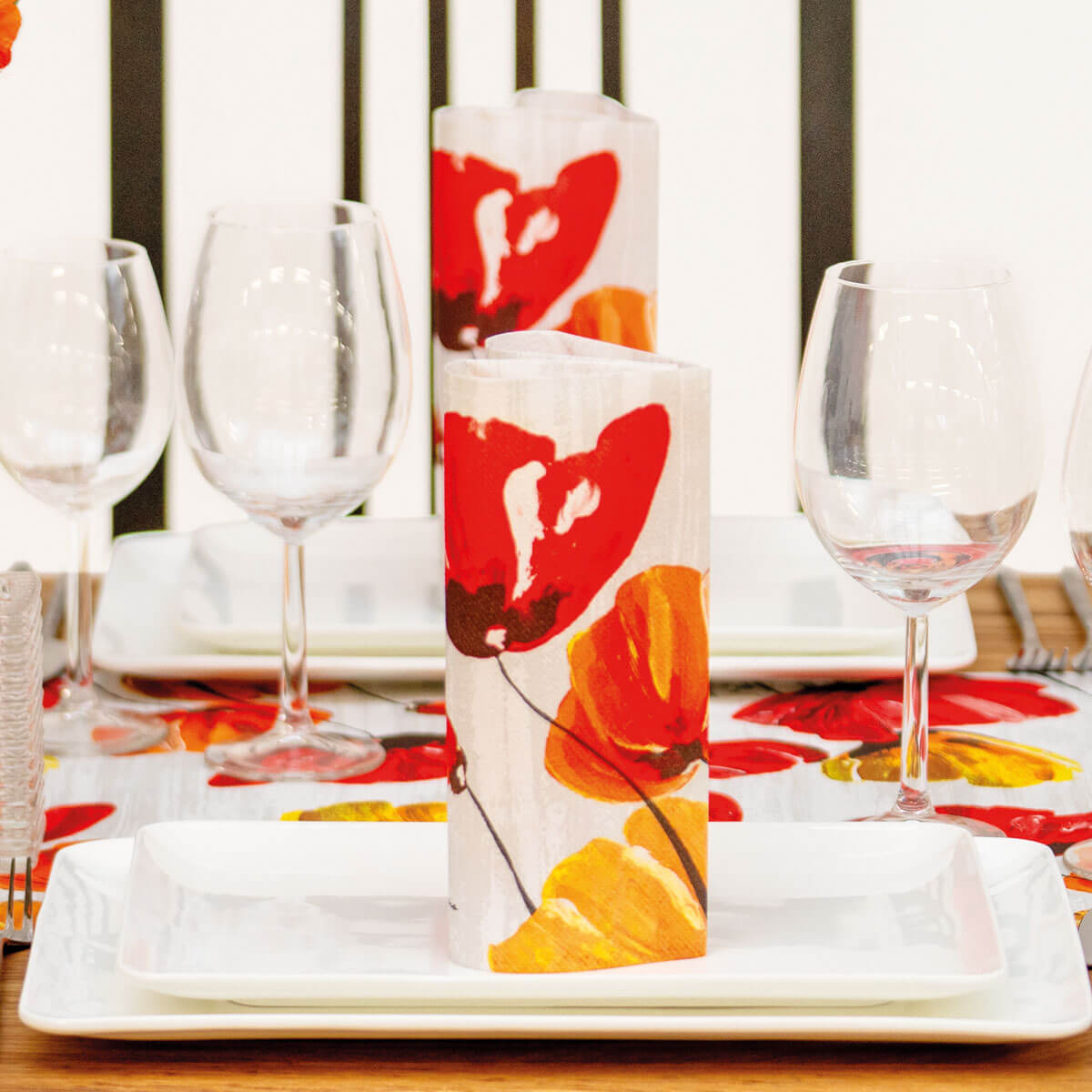 Motivserviette-Ivonne-grau-im-Einsatz