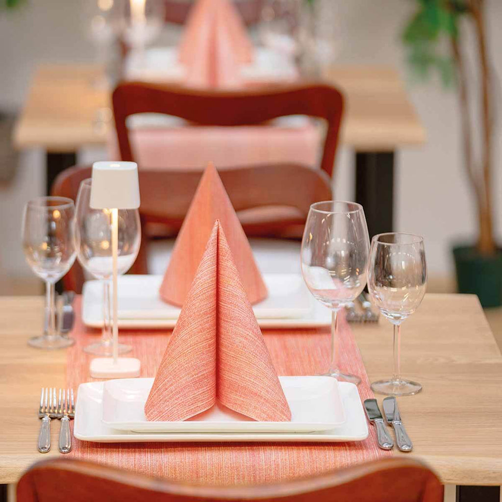 Motivserviette-im-Einsatz-Devin_terrakotta